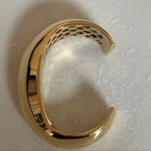 DESIGNER ST. JOHN GOLD CUFF BRACELET SIGNED IN GREAT CONDITION
